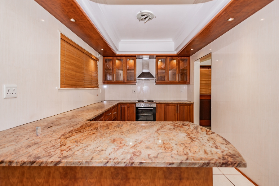 To Let 3 Bedroom Property for Rent in Loevenstein Western Cape